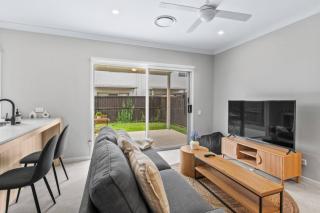 Premium 4BR Residence Modern Serene Mango Hill - 4