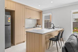 Premium 4BR Residence Modern Serene Mango Hill - 3