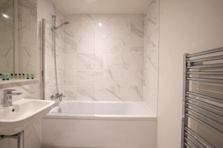 Sapphire Court Modern 2 Bedroom Flat - 1