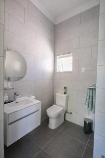 Secure executive stay in the heart of Bedfordview - 7