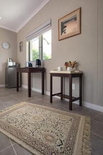 Secure executive stay in the heart of Bedfordview - 1