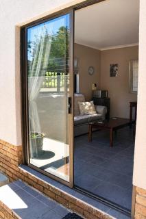 Secure executive stay in the heart of Bedfordview - 5