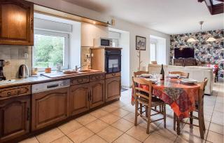 Pet Friendly Home In Rospez With Wifi - 4