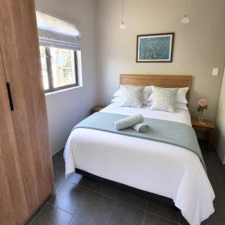 Secure executive stay in the heart of Bedfordview - 4