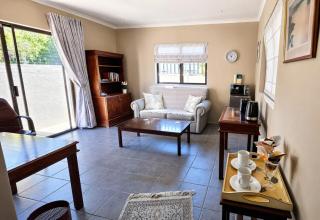 Secure executive stay in the heart of Bedfordview - 8