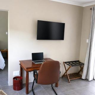 Secure executive stay in the heart of Bedfordview - 6