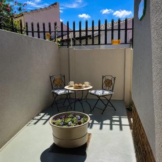 Secure executive stay in the heart of Bedfordview - 5