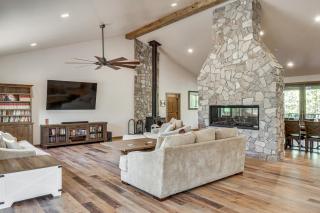 Spacious Family Gem w/ Patio, 3 Mi to Rainbow Lake - 8