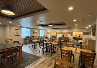 Best Western Plus 1000 Islands Hotel & Suites - 8