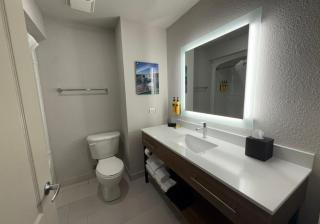 Best Western Plus 1000 Islands Hotel & Suites - 2