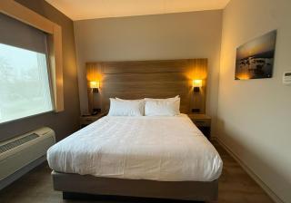 Best Western Plus 1000 Islands Hotel & Suites - 1