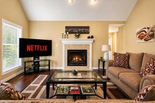 Spacious Buckner Retreat Theater & Game Room - 9