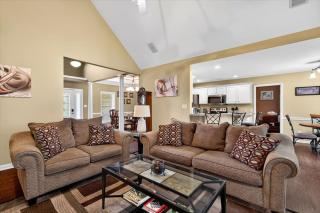 Spacious Buckner Retreat Theater & Game Room - 2