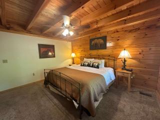 5 BDR for 20 with Hot Tub Pool Table & Lake View - 5