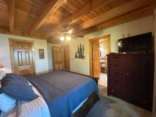 5 BDR for 20 with Hot Tub Pool Table & Lake View - 3