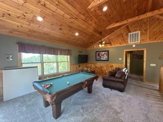 5 BDR for 20 with Hot Tub Pool Table & Lake View - 2