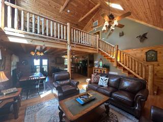5 BDR for 20 with Hot Tub Pool Table & Lake View - 1