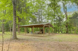 Quiet Family Cottage w/ Fishing Pond in Senatobia - 3