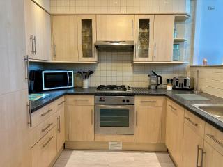 Westward Ho! Sea View Retreat - Family-Friendly Coastal Home - 5
