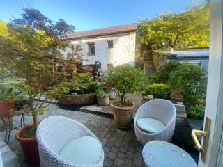 On the River, stroll to town, sleeps 10, dog welcome - 4