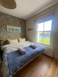 On the River, stroll to town, sleeps 10, dog welcome - 2