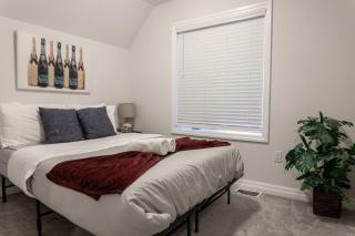 10 Min to Falls Sleeps 13 Tesla Charger WIFI - 8