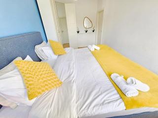 Trendy Stay 1BR with a terrace - 3