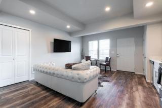 Modern 1BR Condo with Bay Views Walk to Dome AC Parking Included - 2