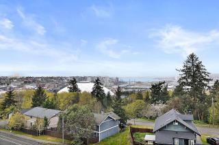 Tacoma Dome condo w Mountn & Bay views PRK! - 8