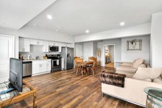 Quiet condo Steps to Tacoma DomeBay & City VIEWS! - 2