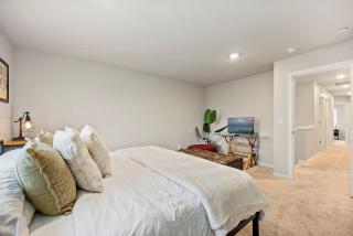 Modern Escape Spacious 4BR Home for Families, Groups & Business Travelers - 5