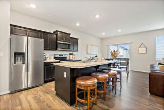 Modern Escape Spacious 4BR Home for Families, Groups & Business Travelers - 2