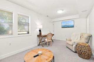 Cozy Old Town condo Garage Patio Steps to Ruston Way! - 2