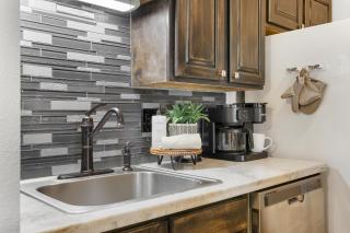 Elegant 2BR/2BA by TAMU | King | Washer & Dryer - 4