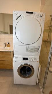 Charming 3-Room Antwerp Apt - 2