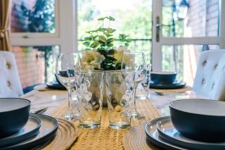 Chic 3BR City Escape Balcony M4 Heart - 7