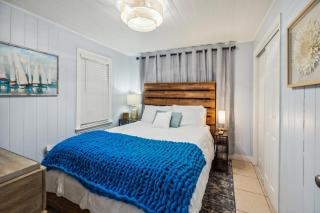 Lil John Coastal Cottage Near Siesta Key Beach - 0