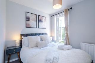 Chic 3BR City Escape Balcony M4 Heart - 1