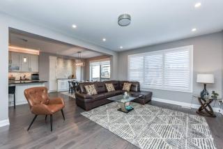 4Bed-Luxury Home, Pool Table, Backyard, Sleeps 12 - 0