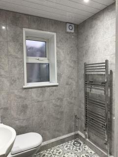 Spacious 4-Bedroom Modern House in the Centre of Southampton - 2