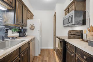 Elegant 2BR/2BA by TAMU | King | Washer & Dryer - 5