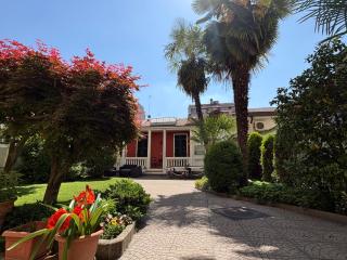 AT Home 128 : little garden in the city - Turin - 9