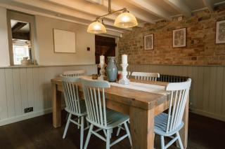Charming Cotswold Cottage with Garden Annexe - 4