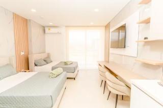 Exclusiva suite moderna con balcón cerca al mar - 4