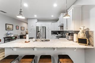 Beachy Shuffleboard Home - Jax Beach BnB - 3