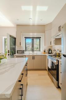 Modern 2BR Coach House, West Van- New Construction - 8