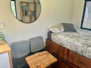 Bee Farm Off-Grid Tiny Home Stay - 9