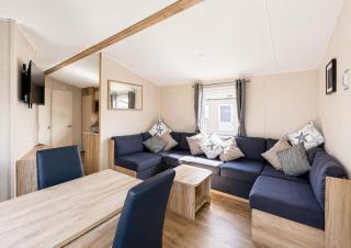 10 Berth Caravan With Side Decking At Broadland Sands Ref 20223Bs - 4