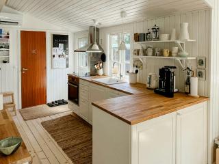 Renovated House With Charm And Outdoor Shower - 6