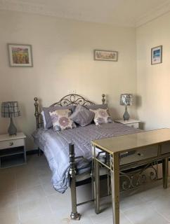 Linda's Guest House - 1